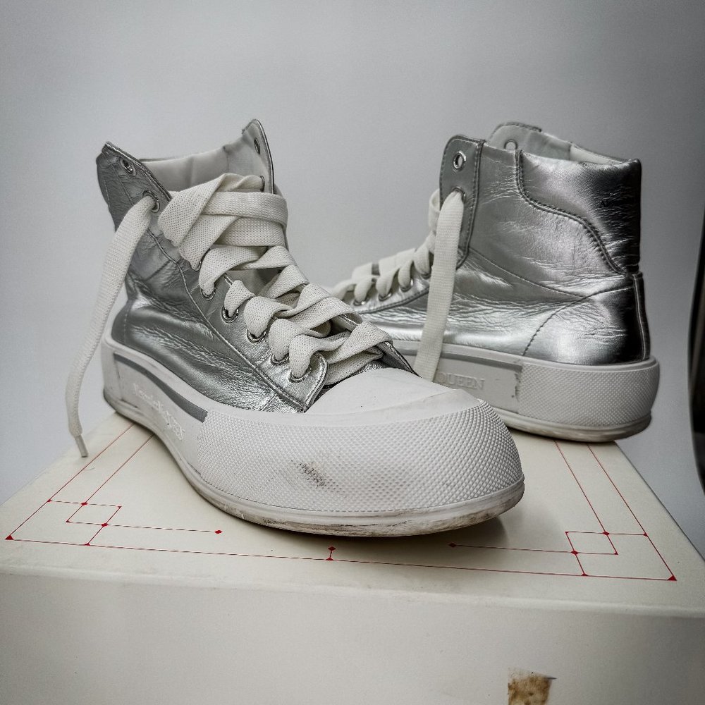 Mens Alexander McQueen Deck Plimsoll Metallic Sneakers Silver 43 US 10